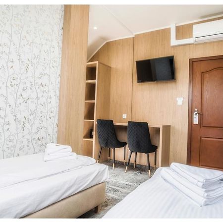 Rezydencja Elzbiecin Busko-Zdrój Buitenkant foto