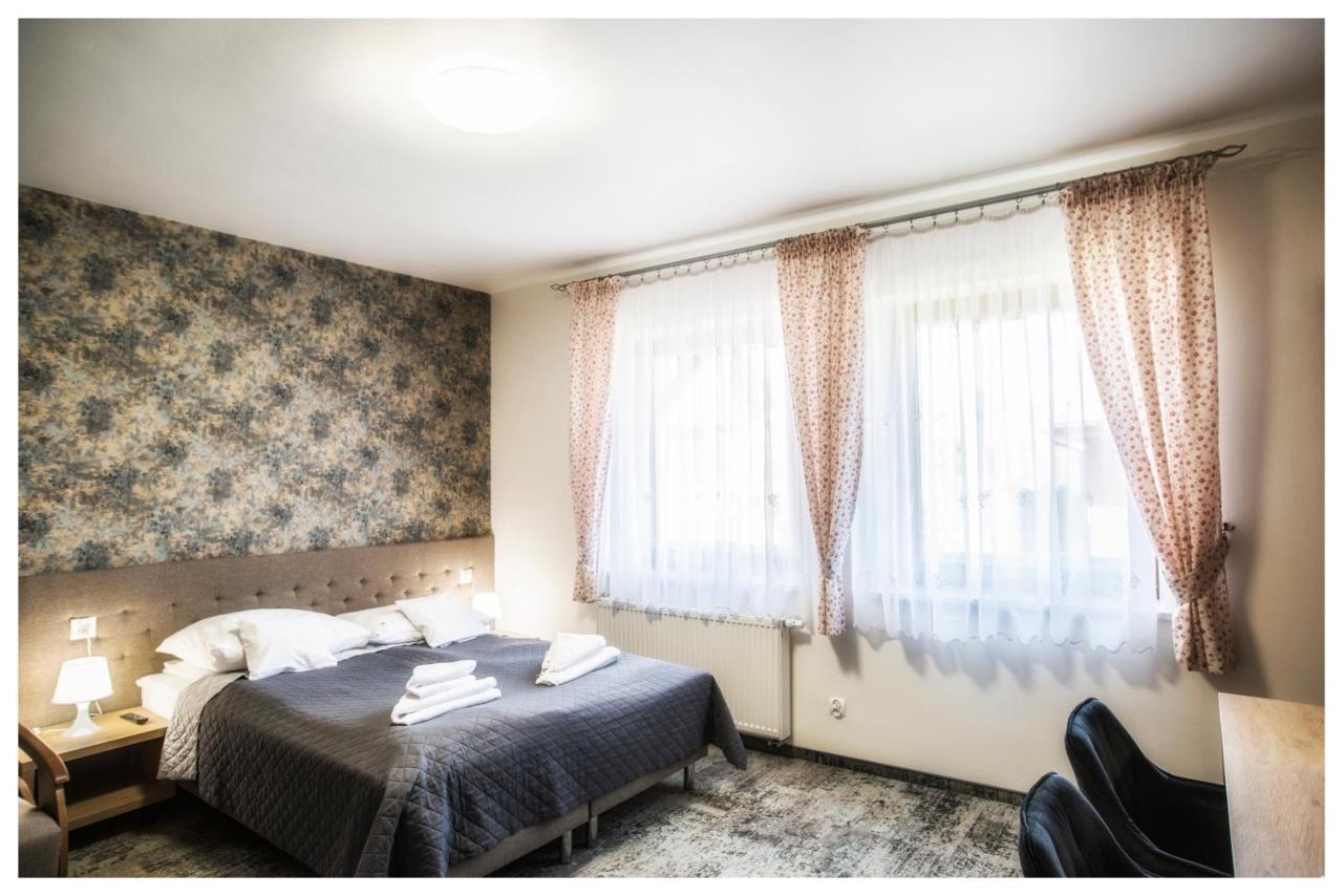 Rezydencja Elzbiecin Busko-Zdrój Buitenkant foto